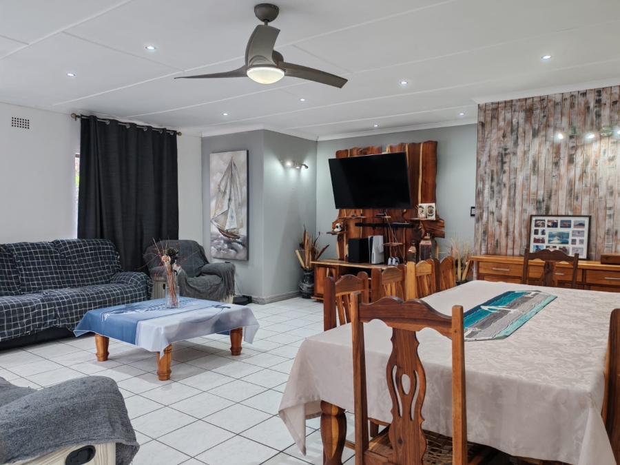 4 Bedroom Property for Sale in Boknesstrand Eastern Cape